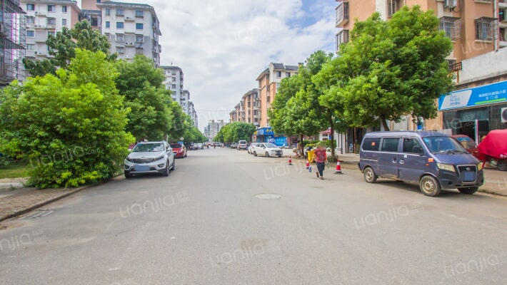 阳光家园C区外景图