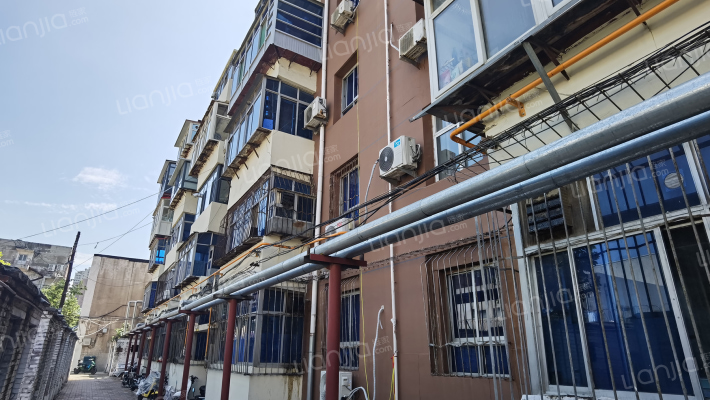 电信宿舍外景图