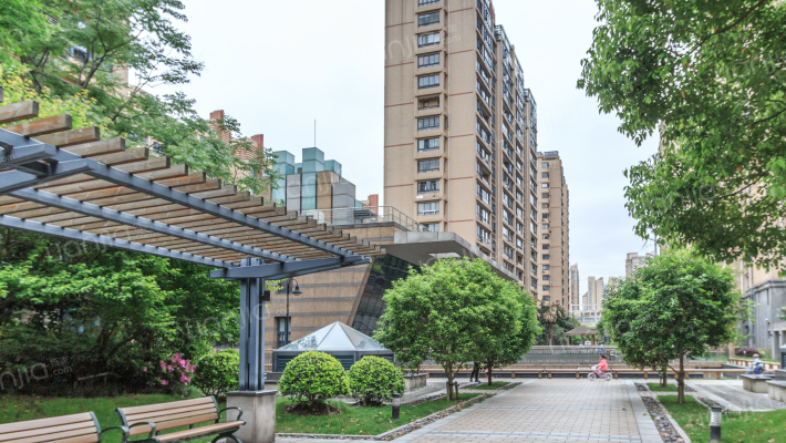 天山怡景苑外景图