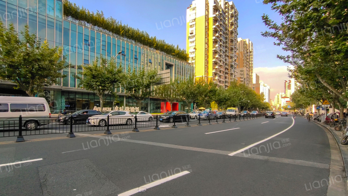 斜土路550弄外景图