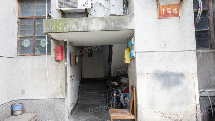 新郑路167号院外景图