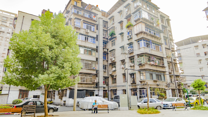 长汽宿舍外景图