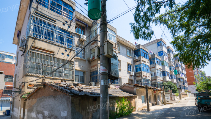 羊角山路外景图