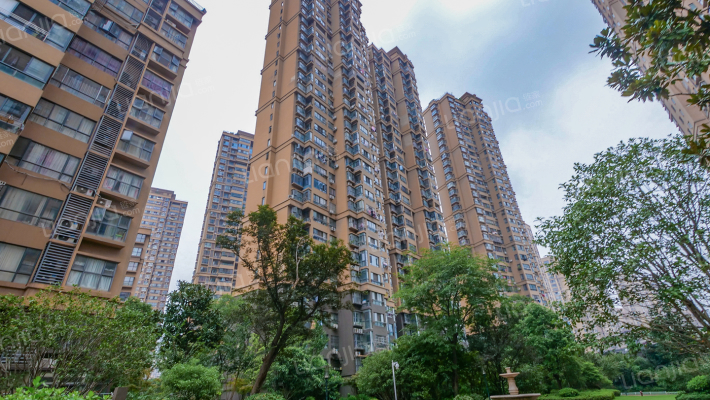 巅峰财富广场外景图