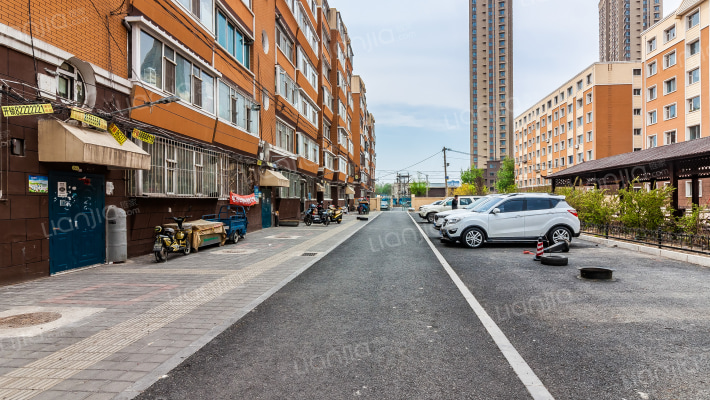 英俊教师楼外景图