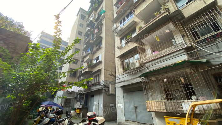 天主教综合楼外景图