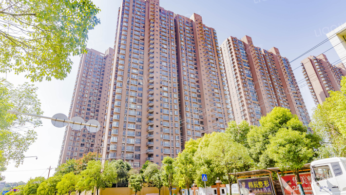 地铁凤凰城外景图