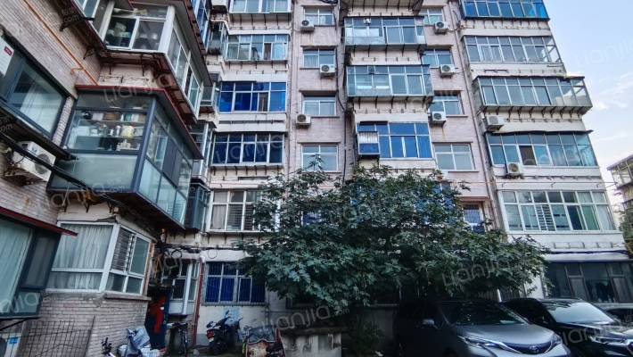 荣军装印厂宿舍外景图