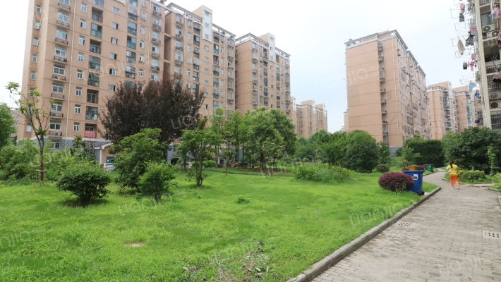 江岸水城外景图