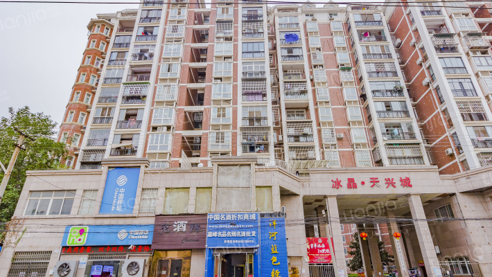 冰晶天兴城外景图