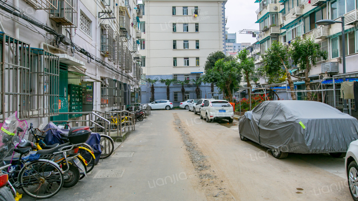 东三小区外景图