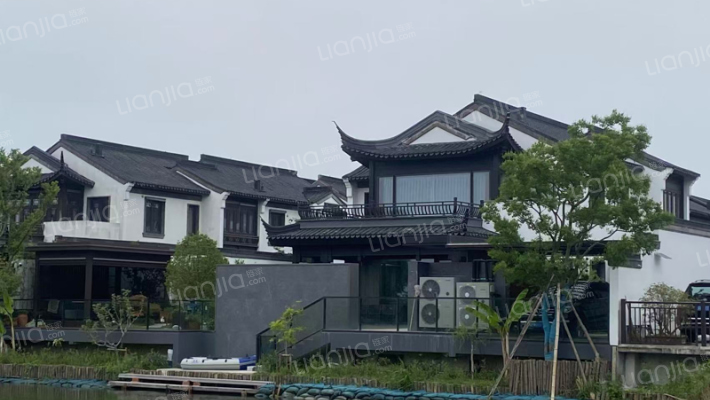 柳岸春风外景图