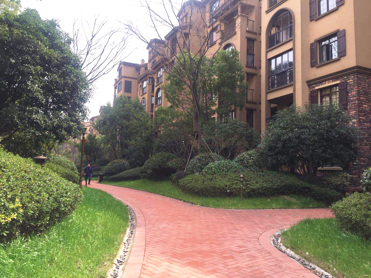 融科瑷骊山小区实景 3