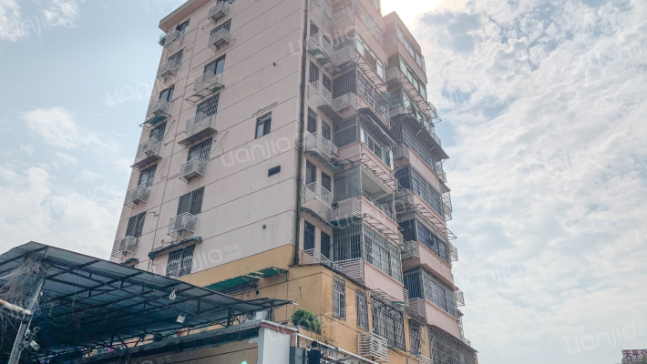 天平架集装箱宿舍外景图