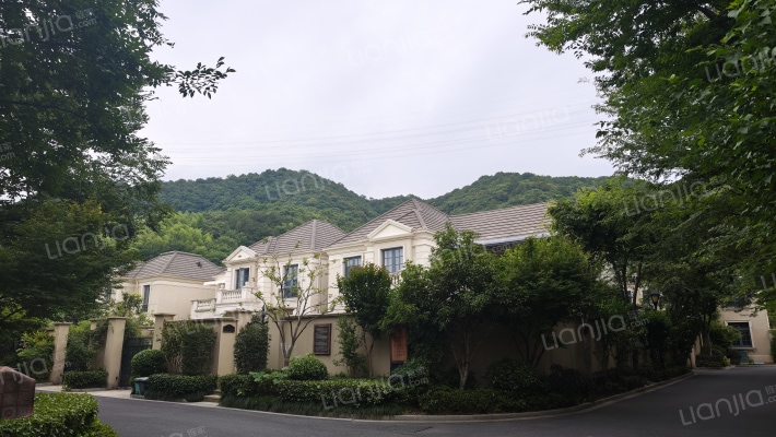 绿城青山湖红枫园外景图