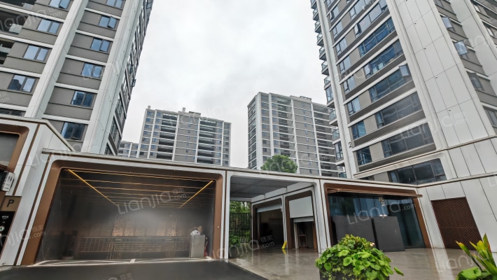 翠揽云境外景图