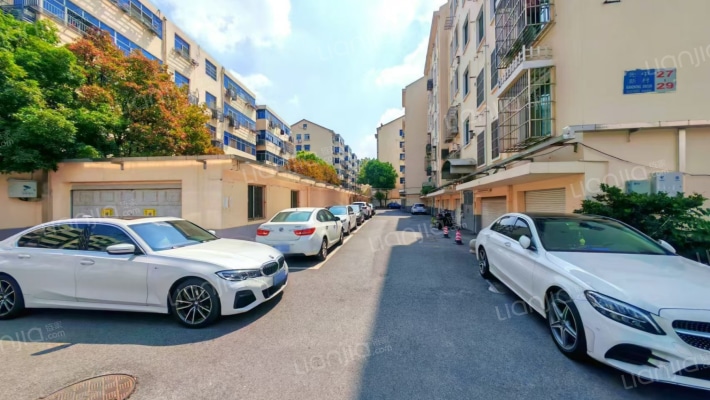 先中新村外景图