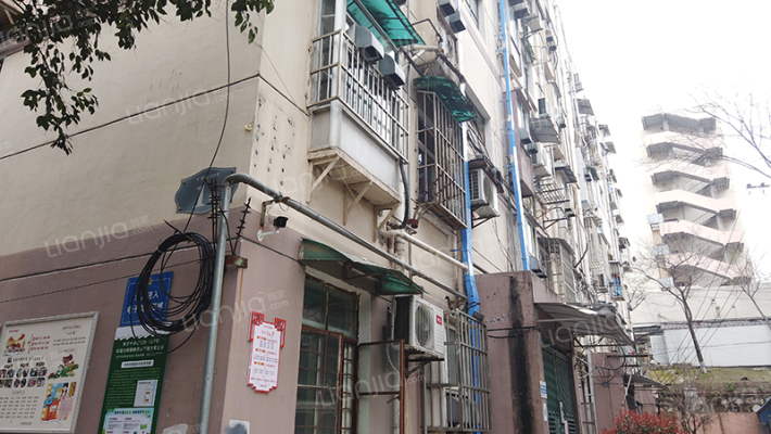 十字街126号外景图