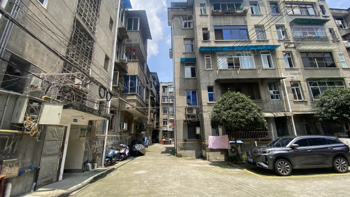 外南街401号院外景图