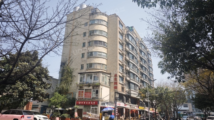 鸿达汽配广场外景图