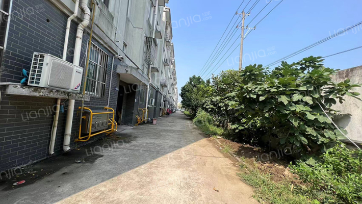 汽车饰件厂宿舍外景图