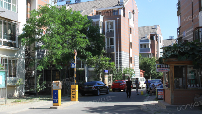 水木天成依湖园外景图