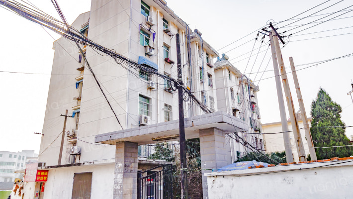 太湖西路工业设备公司外景图