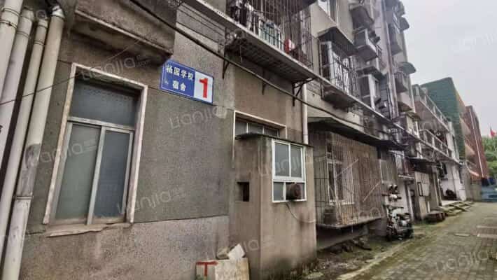 杨园学校宿舍外景图