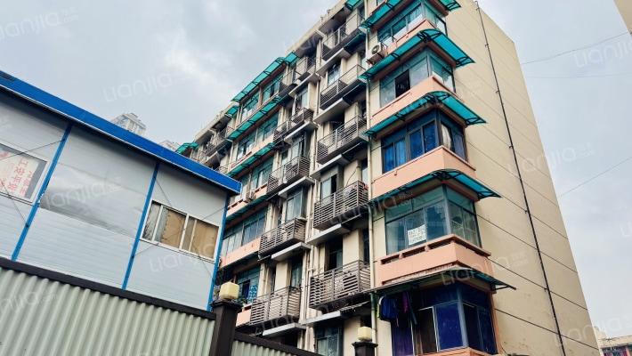 啤酒厂家属区外景图