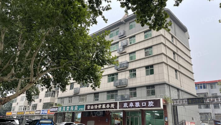 保险公司家属楼外景图