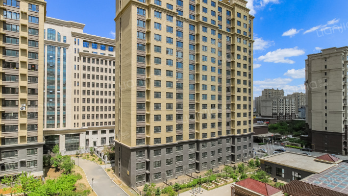 保合垄上公元外景图