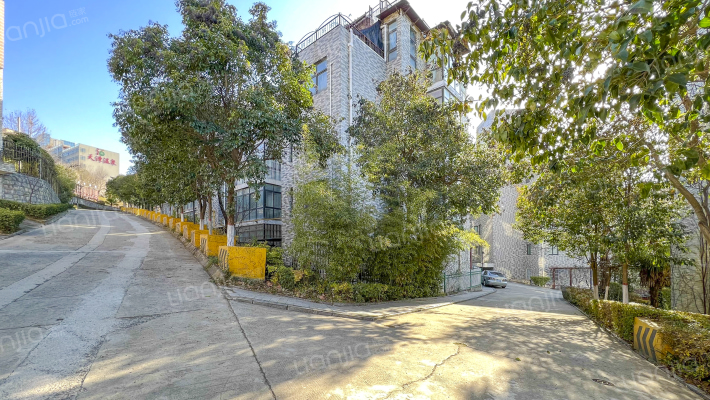 温泉水镇外景图