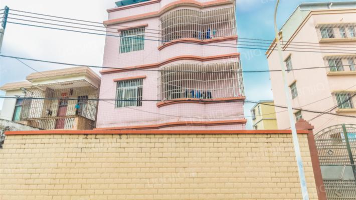 安定村山顶外景图