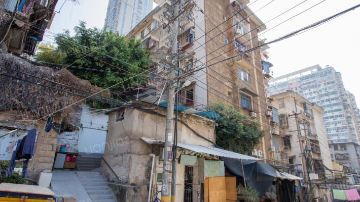 美头山路外景图