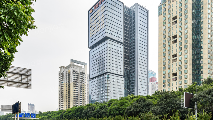 英龙商务中心外景图