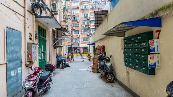 东宝兴路835弄外景图