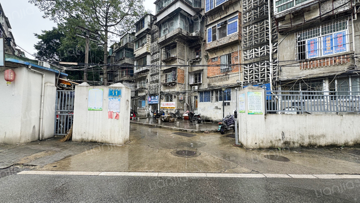 山洞口新村外景图