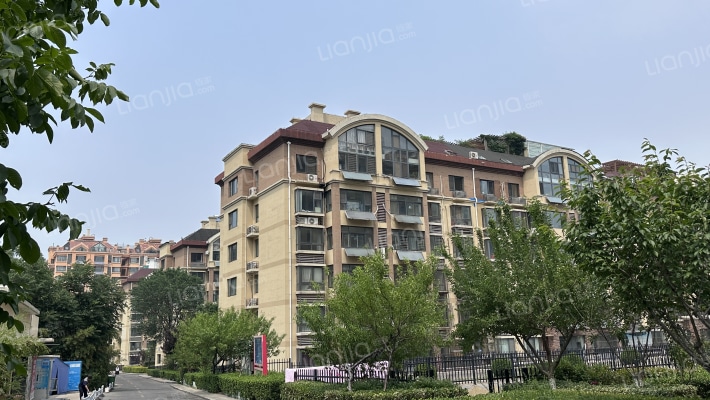 世家山水庭院外景图