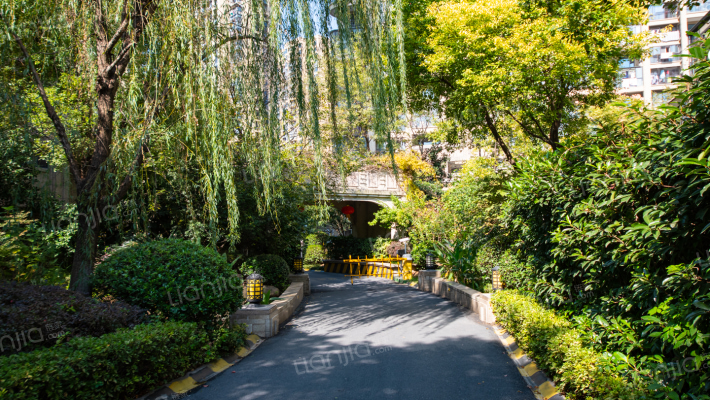 保利唐宁十号街外景图