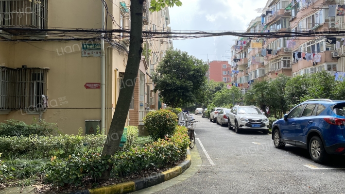 古美三村外景图