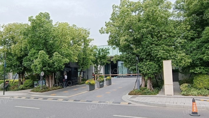 绿城交投汀岸晓庐外景图