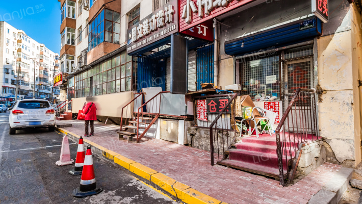 建河头道街外景图