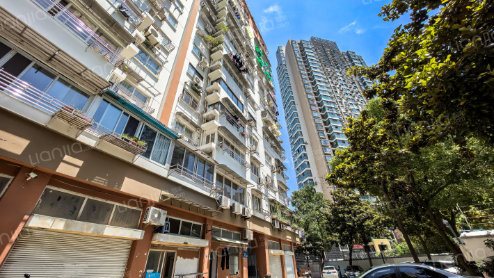 春申公寓外景图