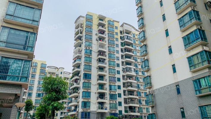 芳菲苑小区外景图