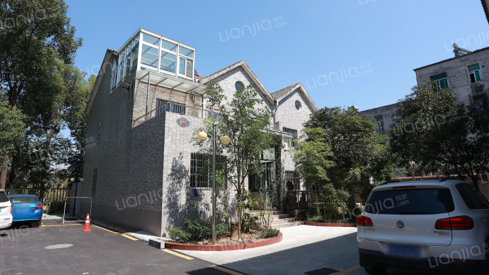 龙湖别墅外景图