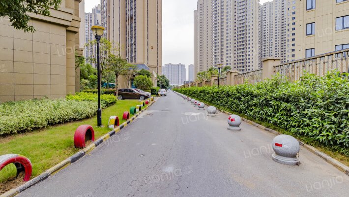 观澜外校城外景图