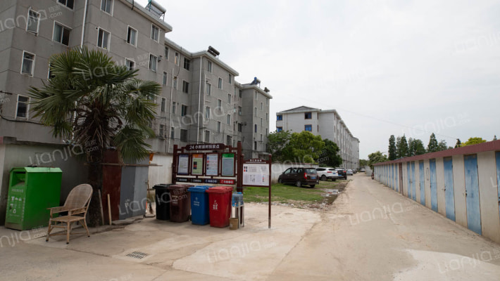 龙超八村外景图