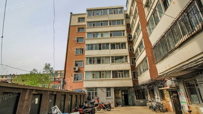 原二道规划局家属楼外景图