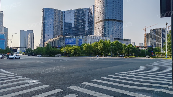 英冠水天城外景图