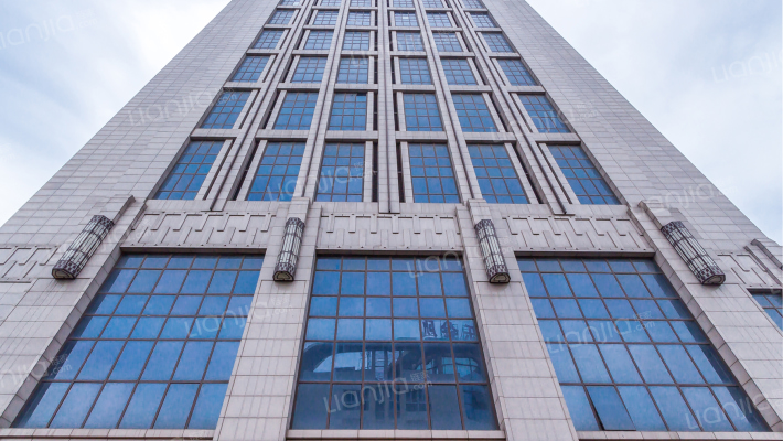 顶峯上一广场外景图